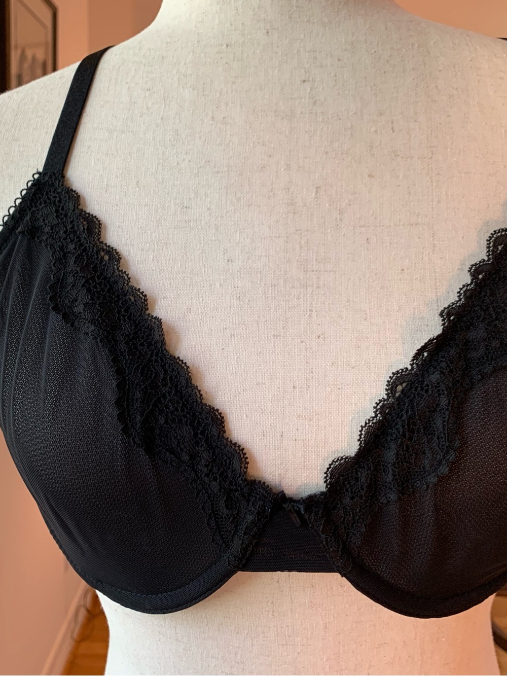 Victoria’s Secret Black Lace Mesh Underwire Bra 34DD Convertible Straps